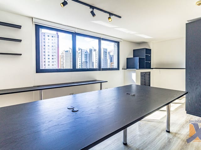 Sala para alugar, no bairro Água Verde em Curitiba