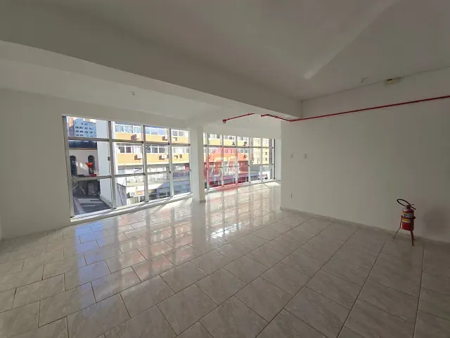 Sala para alugar, no bairro Centro Histórico em Porto Alegre