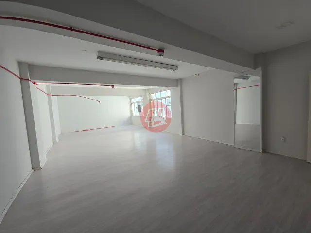 Sala para alugar, no bairro Centro Histórico em Porto Alegre