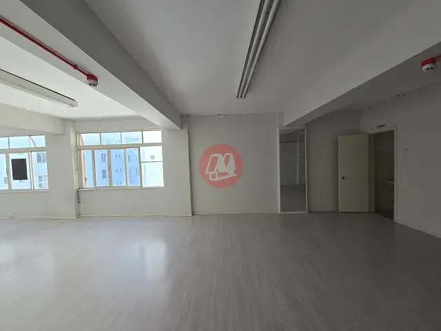 Sala para alugar, no bairro Centro Histórico em Porto Alegre