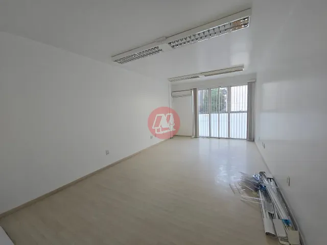 Sala com 53m², para alugar, no bairro Azenha em Porto Alegre