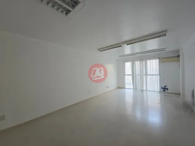 Sala com 54m², para alugar, no bairro Azenha em Porto Alegre