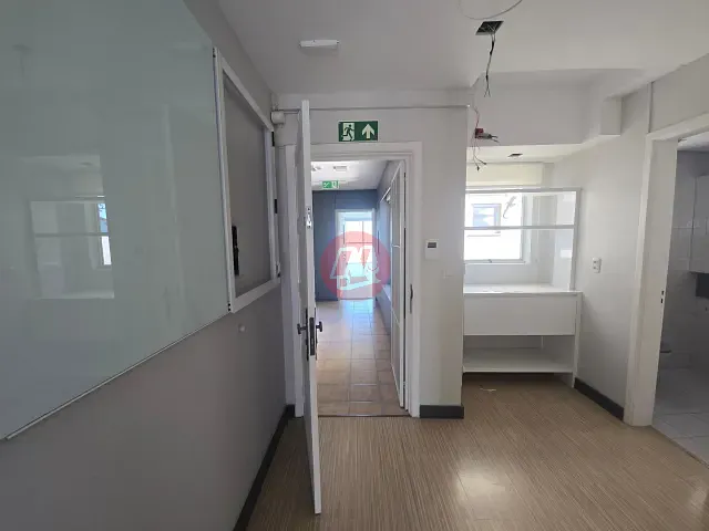 Sala com 53m², para alugar, no bairro Azenha em Porto Alegre