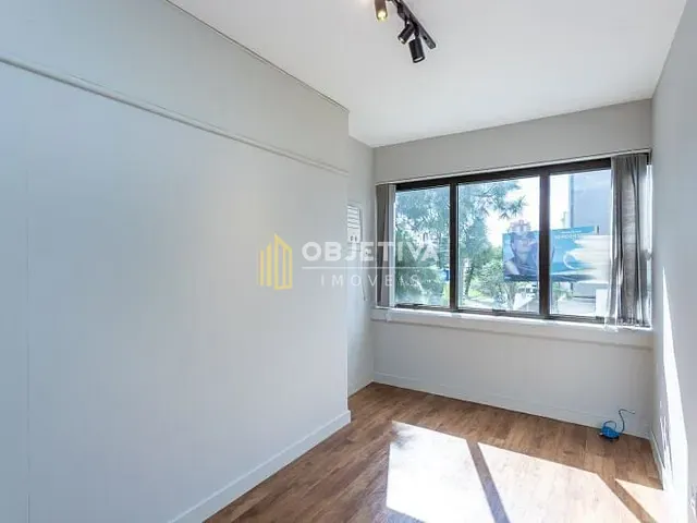 Sala à venda, no bairro Menino Deus em Porto Alegre