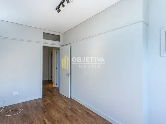 Sala à venda, no bairro Menino Deus em Porto Alegre