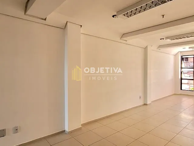 Sala com 45m², à venda ou para alugar, no bairro Centro Histórico em Porto Alegre