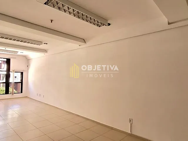 Sala com 45m², à venda ou para alugar, no bairro Centro Histórico em Porto Alegre