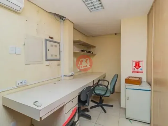 Sala com 207m², à venda ou para alugar, no bairro Centro Histórico em Porto Alegre