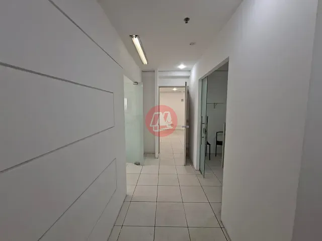 Sala à venda ou para alugar, no bairro Boa Vista em Porto Alegre