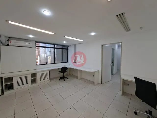 Sala à venda ou para alugar, no bairro Boa Vista em Porto Alegre