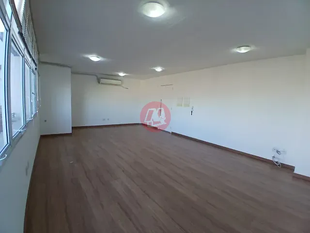 Sala para alugar, no bairro Três Figueiras em Porto Alegre