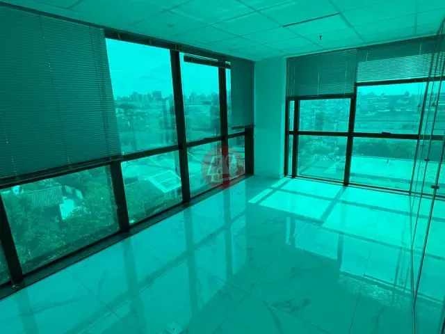 Sala à venda ou para alugar, no bairro Santa Maria Goretti em Porto Alegre