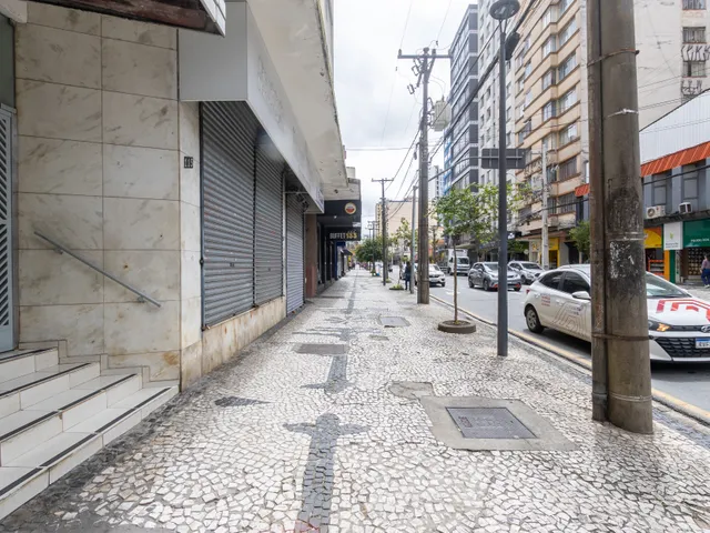 Sala com 86m², à venda, no bairro Centro em Curitiba