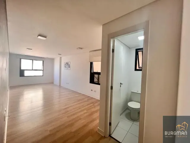 Sala à venda, no bairro Centro em Curitiba