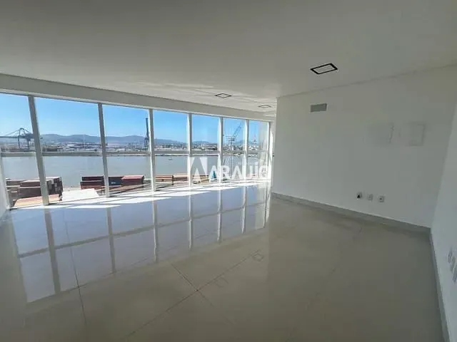 Sala com 59m², para alugar, no bairro Centro em Itajaí