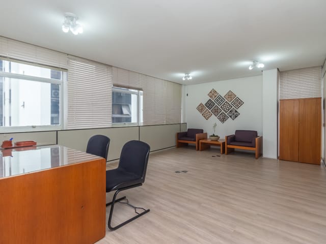 Sala com 96m², à venda, no bairro Cerqueira César em São Paulo