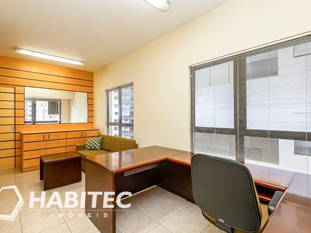 Sala para alugar, no bairro Água Verde em Curitiba