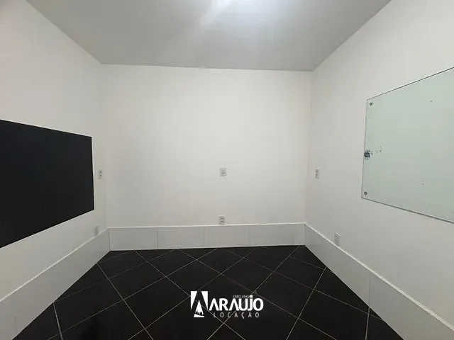 Sala para alugar, no bairro Meia Praia em Navegantes