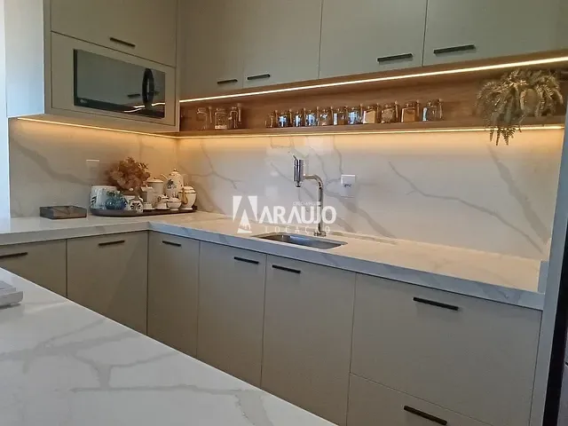 Apartamento 3 quartos e 1 banheiro, para alugar, no bairro CENTRO em Balneário Piçarras