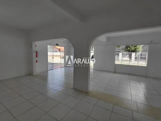Sala para alugar, no bairro Meia Praia em Navegantes