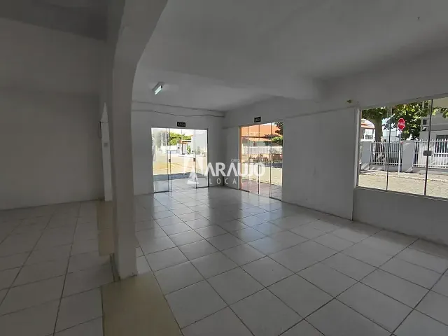 Sala para alugar, no bairro Meia Praia em Navegantes