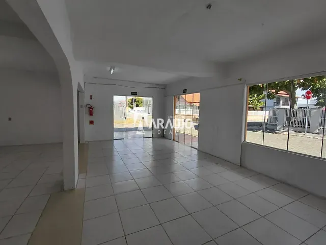 Sala para alugar, no bairro Meia Praia em Navegantes