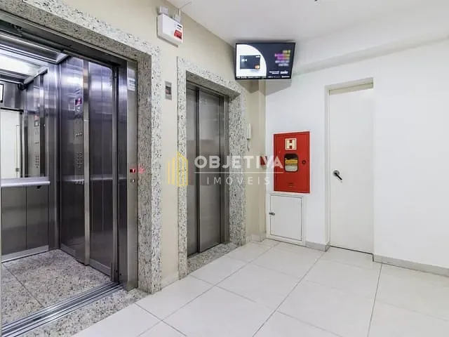 Sala com 65m², à venda ou para alugar, no bairro Menino Deus em Porto Alegre