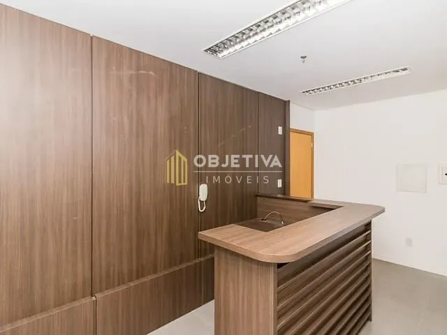Sala com 65m², à venda ou para alugar, no bairro Menino Deus em Porto Alegre