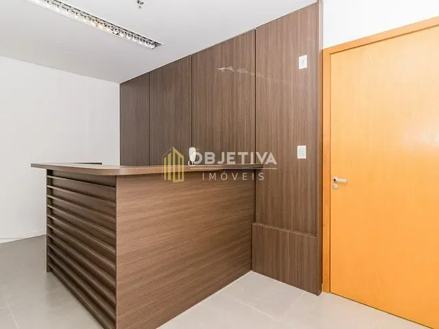 Sala com 65m², à venda ou para alugar, no bairro Menino Deus em Porto Alegre