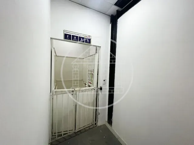 Sala para alugar, no bairro Conjunto Residencial Salvador Tolezani em São Paulo