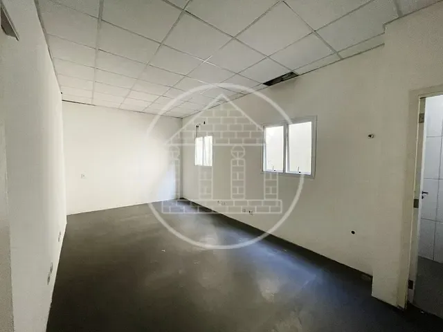 Sala para alugar, no bairro Conjunto Residencial Salvador Tolezani em São Paulo