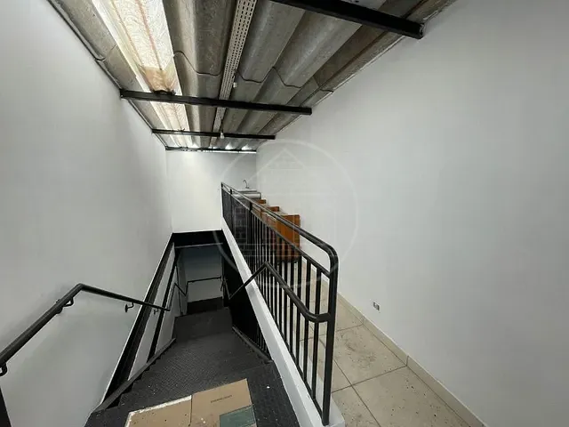 Sala para alugar, no bairro Conjunto Residencial Salvador Tolezani em São Paulo