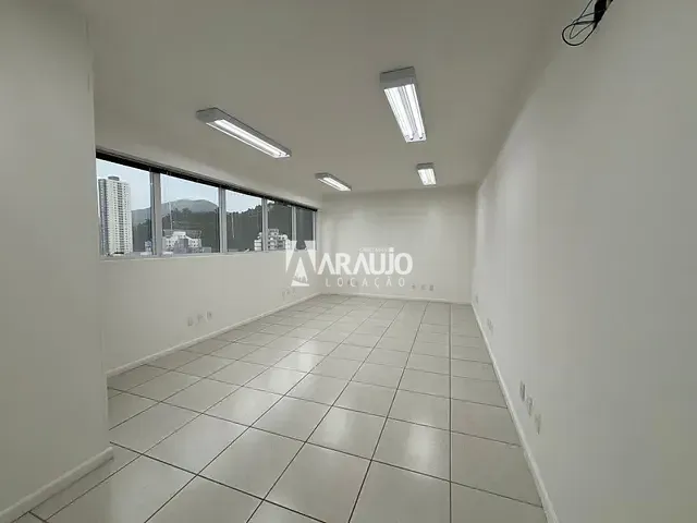 Sala para alugar, no bairro Centro em Itajaí