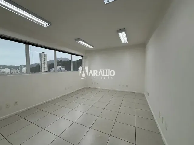 Sala para alugar, no bairro Centro em Itajaí