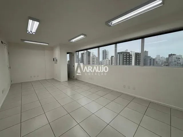 Sala para alugar, no bairro Centro em Itajaí