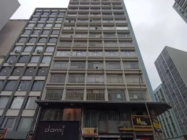 Sala à venda ou para alugar, no bairro Centro em Curitiba