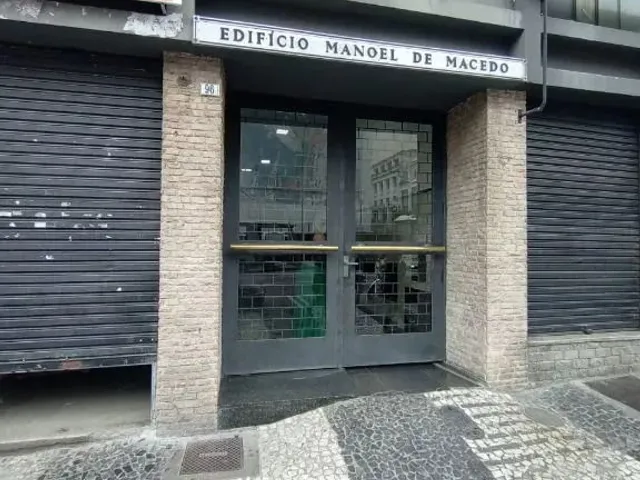 Sala à venda ou para alugar, no bairro Centro em Curitiba