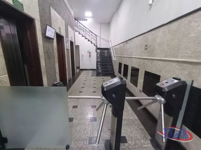 Sala à venda ou para alugar, no bairro Centro em Curitiba