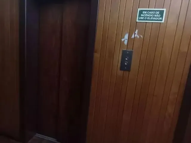 Sala à venda ou para alugar, no bairro Centro em Curitiba