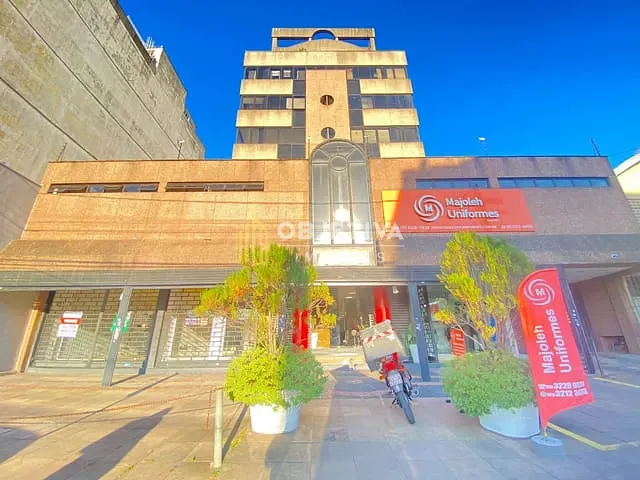 Sala com 60m², para alugar, no bairro Floresta em Porto Alegre