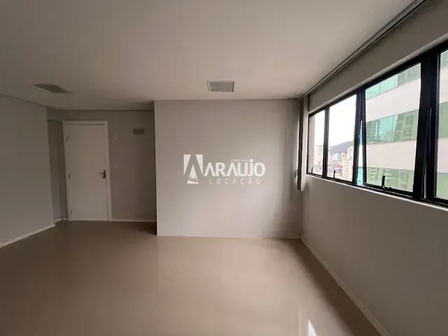 Sala para alugar, no bairro Centro em Itajaí