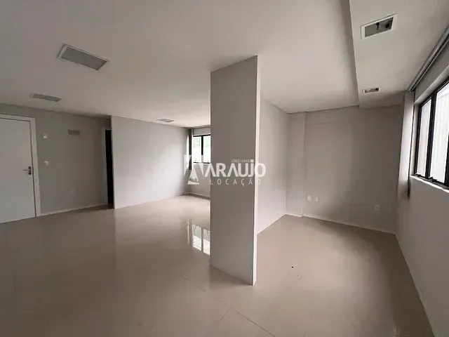Sala para alugar, no bairro Centro em Itajaí