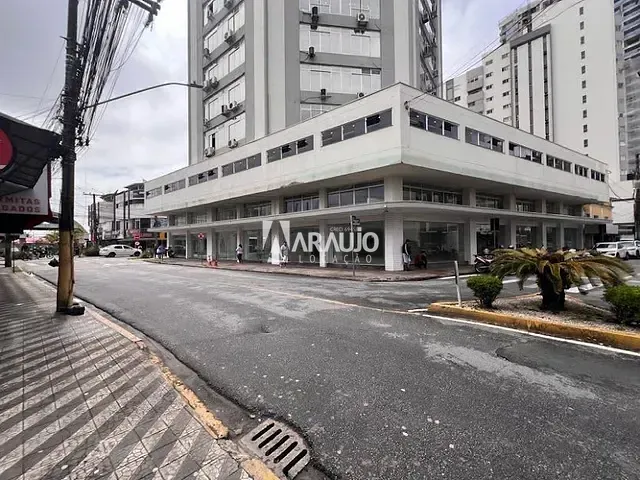 Sala para alugar, no bairro Centro em Itajaí