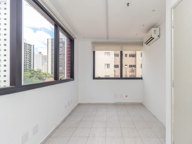 Sala com 44m², à venda, no bairro Indianópolis em São Paulo