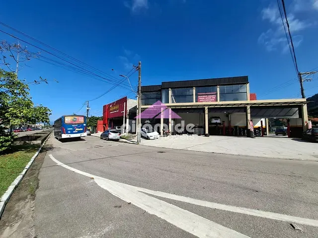 Sala com 35m², para alugar, no bairro Balneário Forest em Caraguatatuba