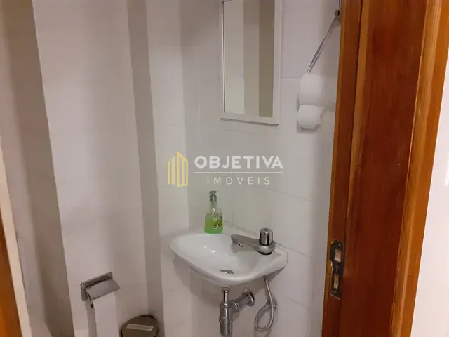 Sala à venda, no bairro Três Figueiras em Porto Alegre