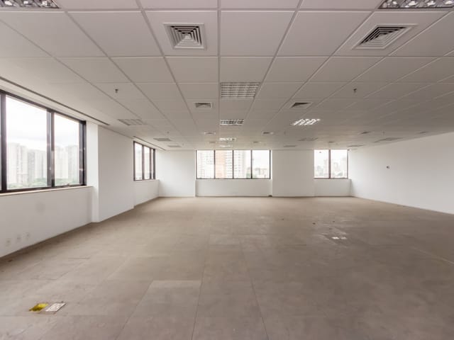 Sala com 300m², à venda, no bairro Parque Industrial Tomas Edson em São Paulo