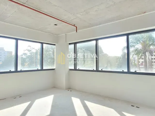 Sala com 70m², para alugar, no bairro Floresta em Porto Alegre