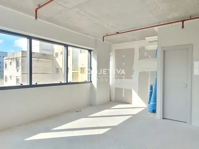 Sala com 70m², para alugar, no bairro Floresta em Porto Alegre