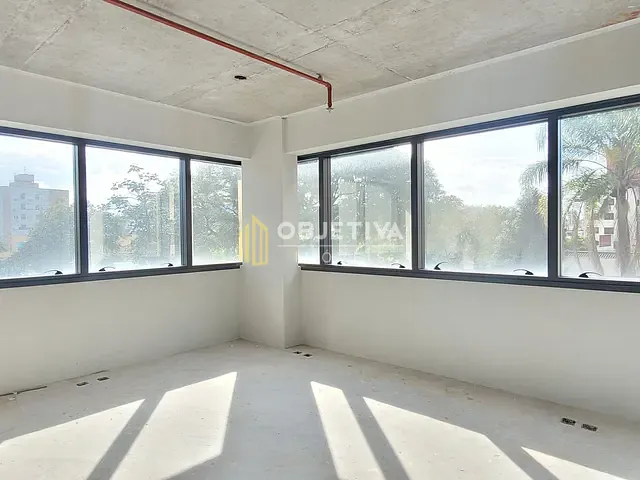 Sala com 32m², para alugar, no bairro Floresta em Porto Alegre